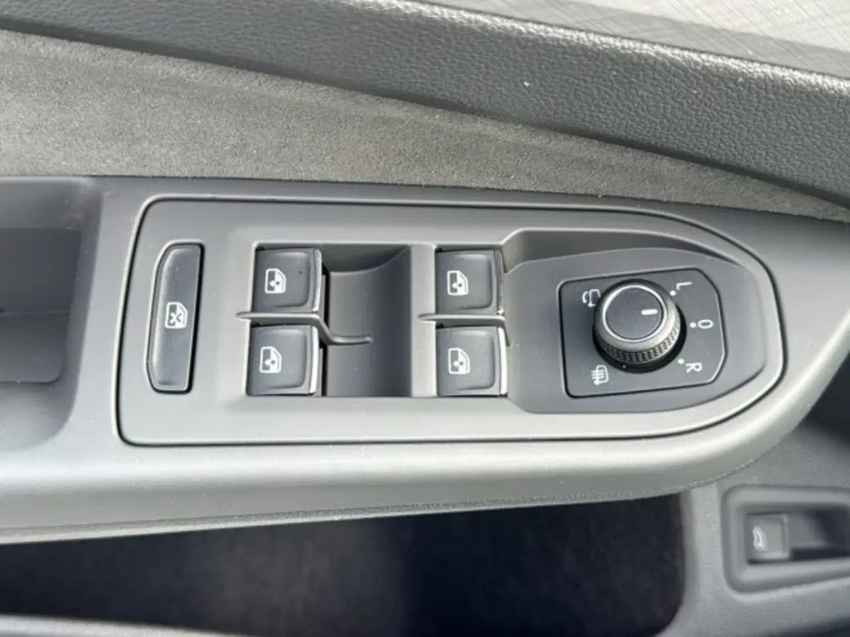 Volkswagen Golf Variant nuova a Vicenza (13)