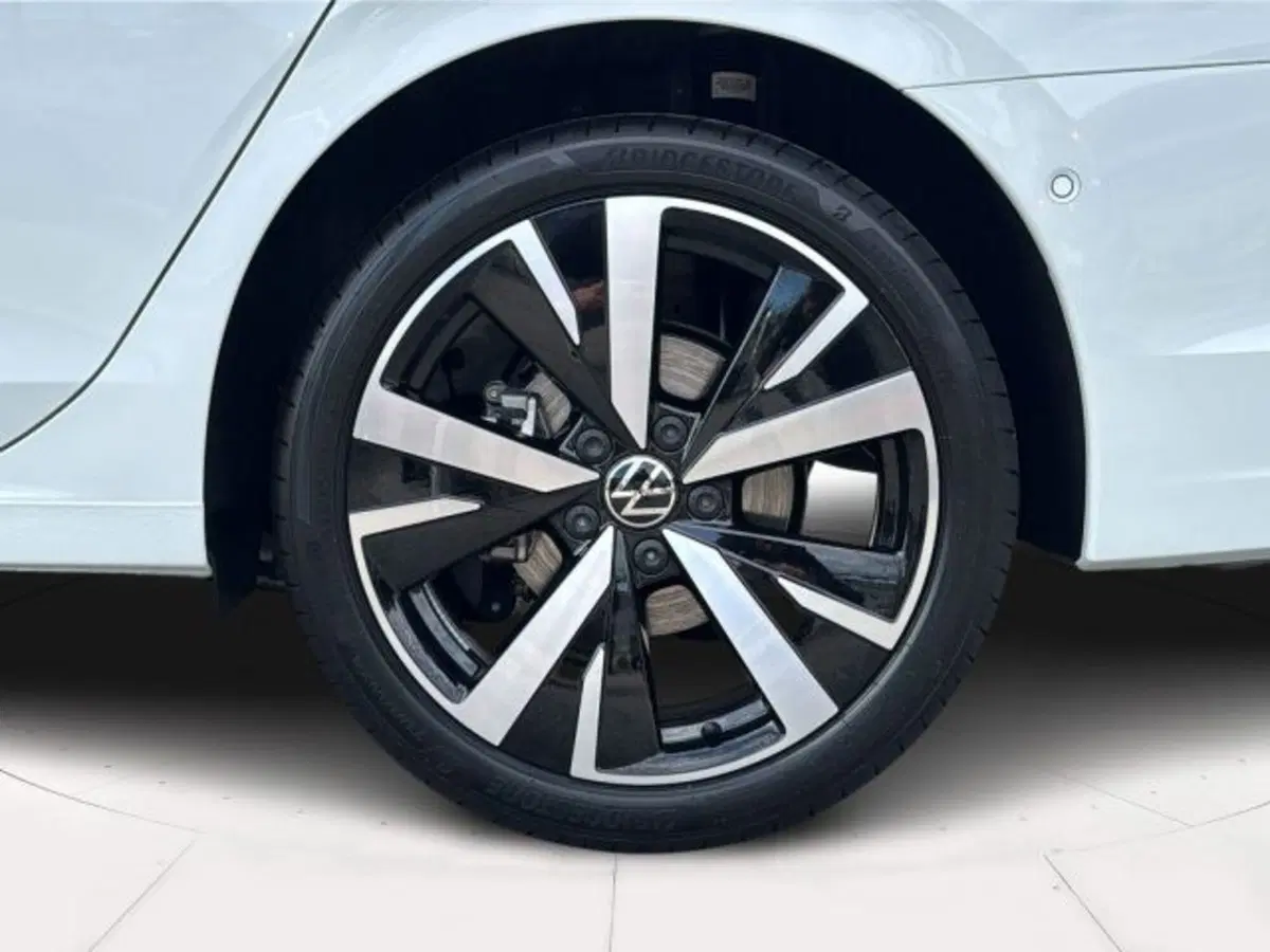 Volkswagen Golf Variant nuova a Vicenza (7)