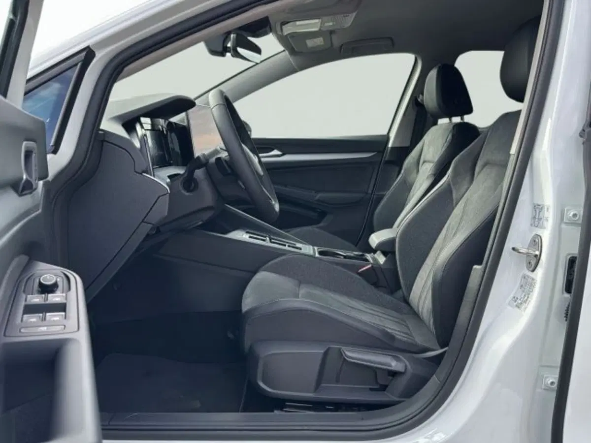 Volkswagen Golf Variant nuova a Vicenza (8)
