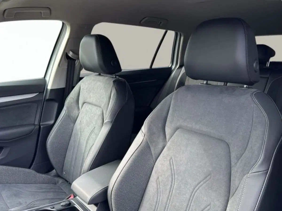 Volkswagen Golf Variant nuova a Vicenza (9)