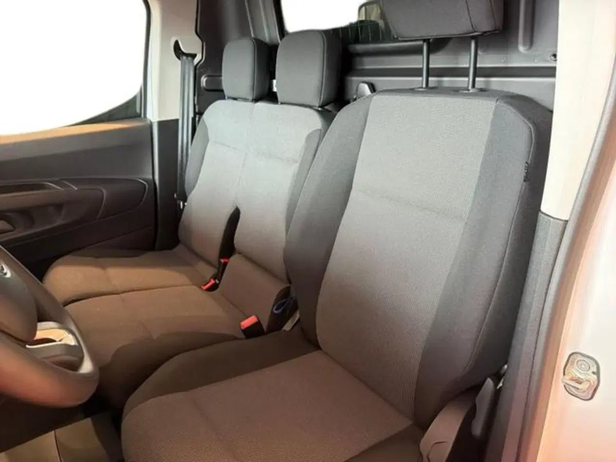 Toyota Proace City Electric nuova a Sassari (13)