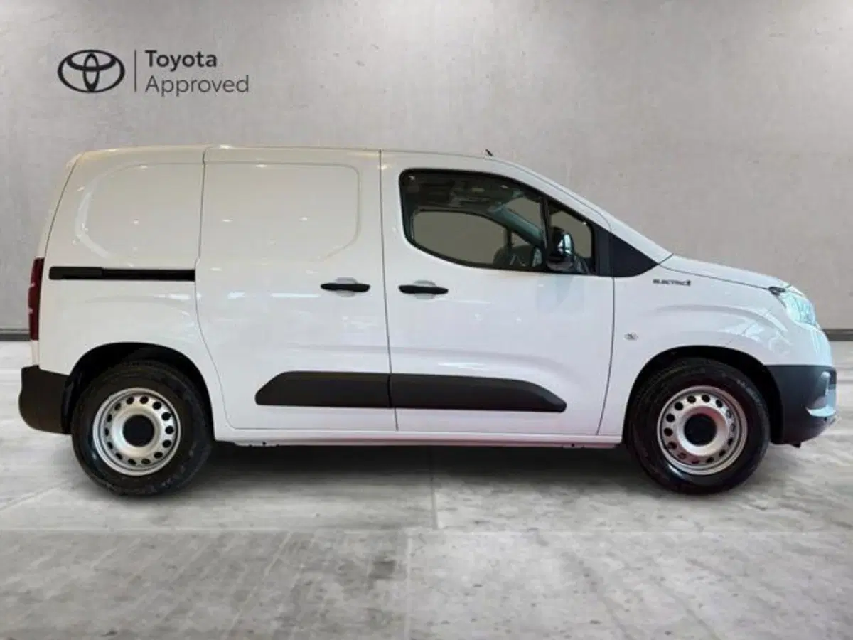 Toyota Proace City Electric nuova a Sassari (6)