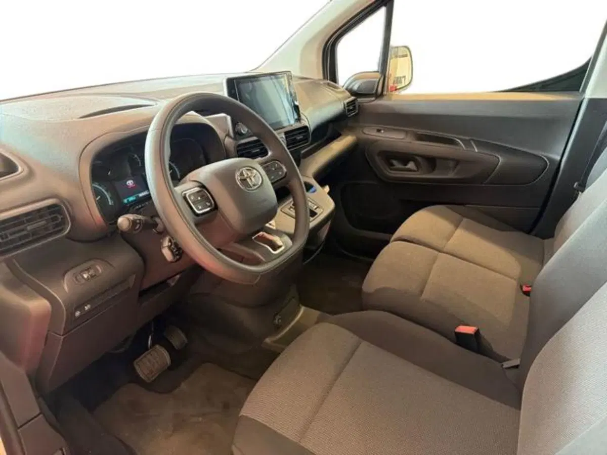 Toyota Proace City Electric nuova a Sassari (9)