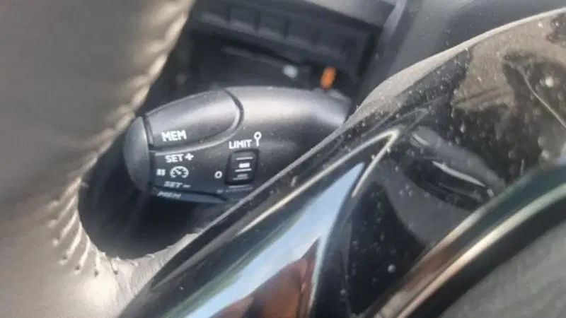 Peugeot 208 nuova a Savona (10)