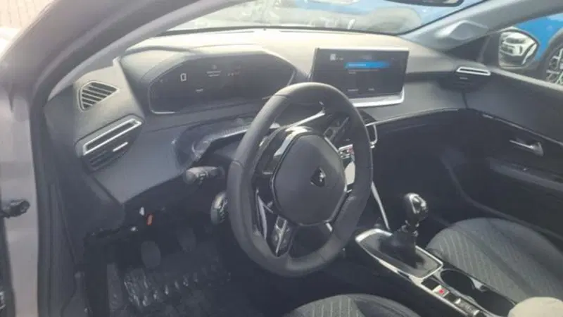 Peugeot 208 nuova a Savona (15)