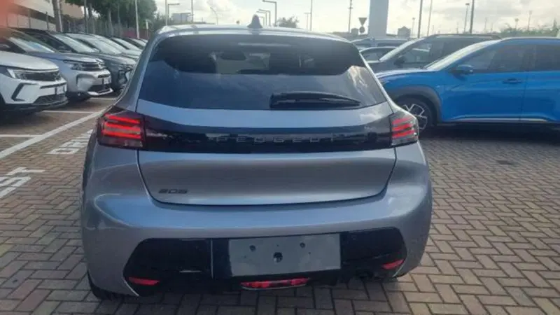 Peugeot 208 nuova a Savona (17)