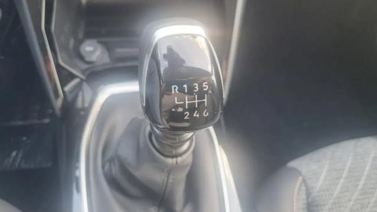 Peugeot 208 nuova a Savona (6)