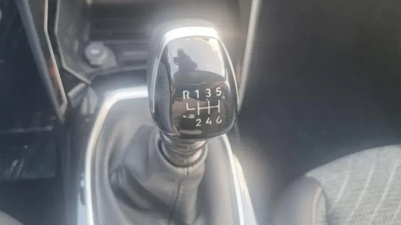 Peugeot 208 nuova a Savona (6)