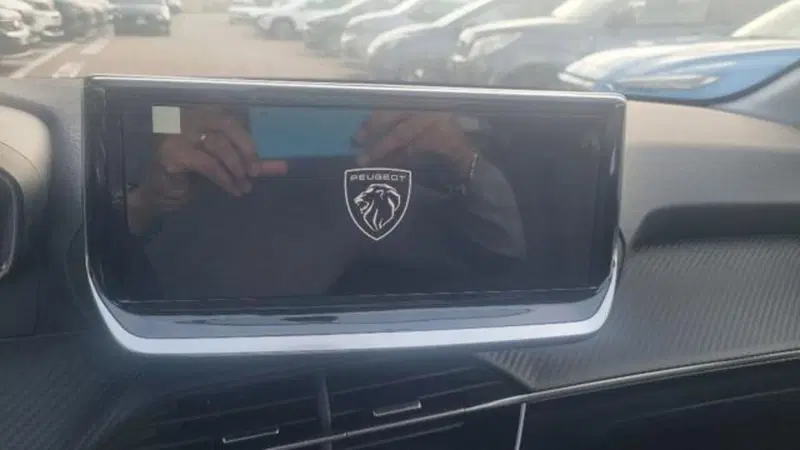 Peugeot 208 nuova a Savona (7)