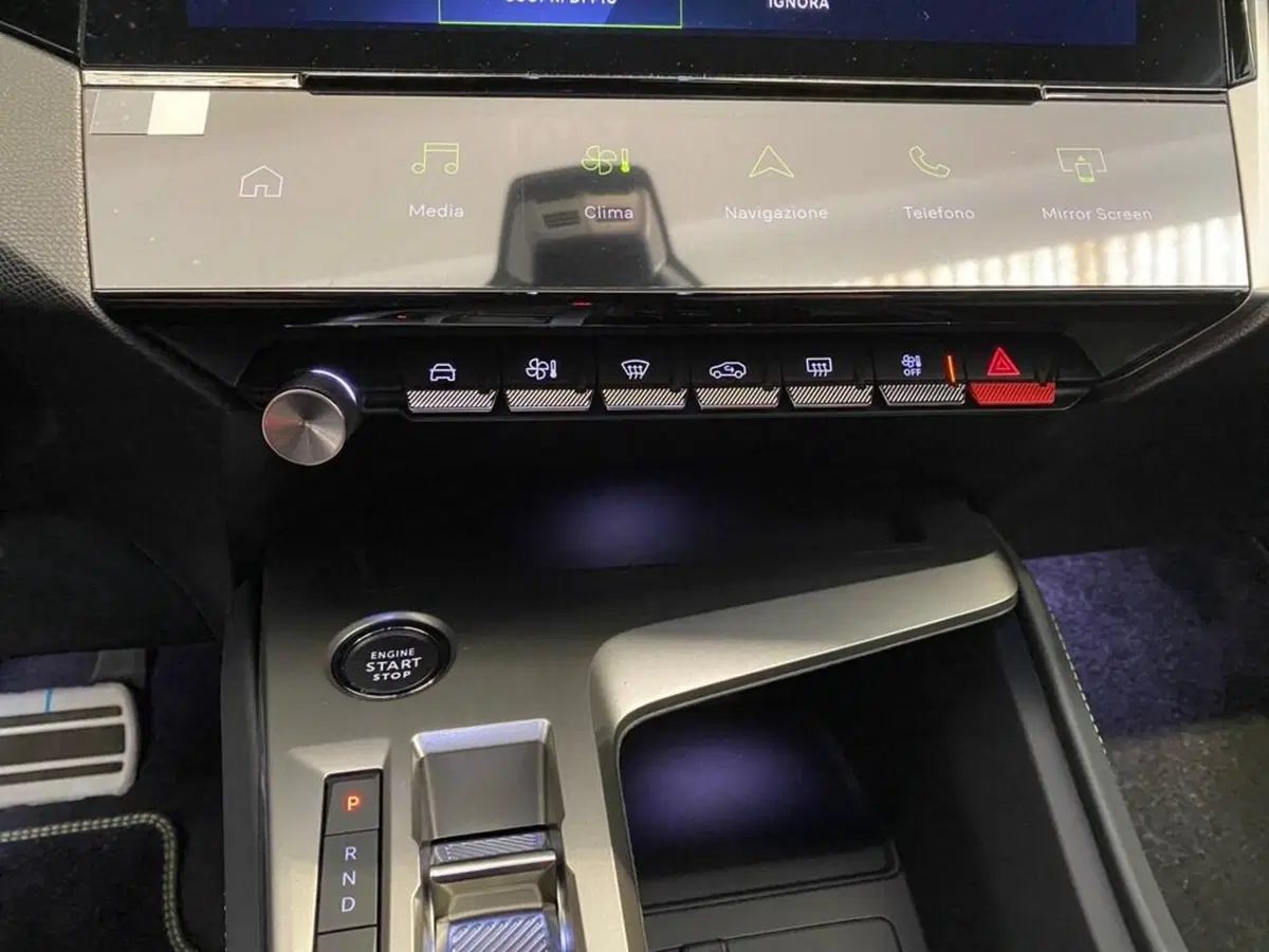 Peugeot 408 nuova a Torino (11)