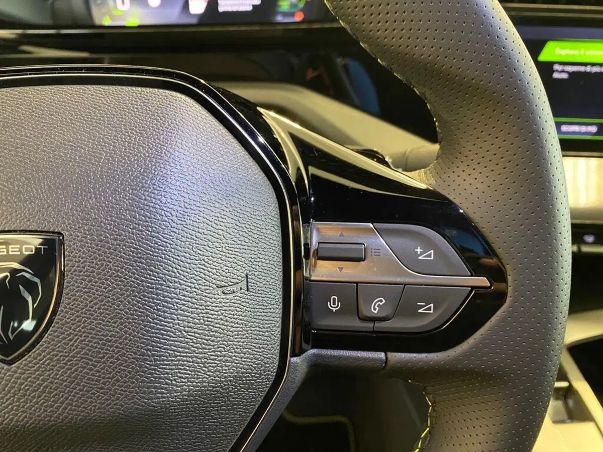 Peugeot 408 nuova a Torino (14)