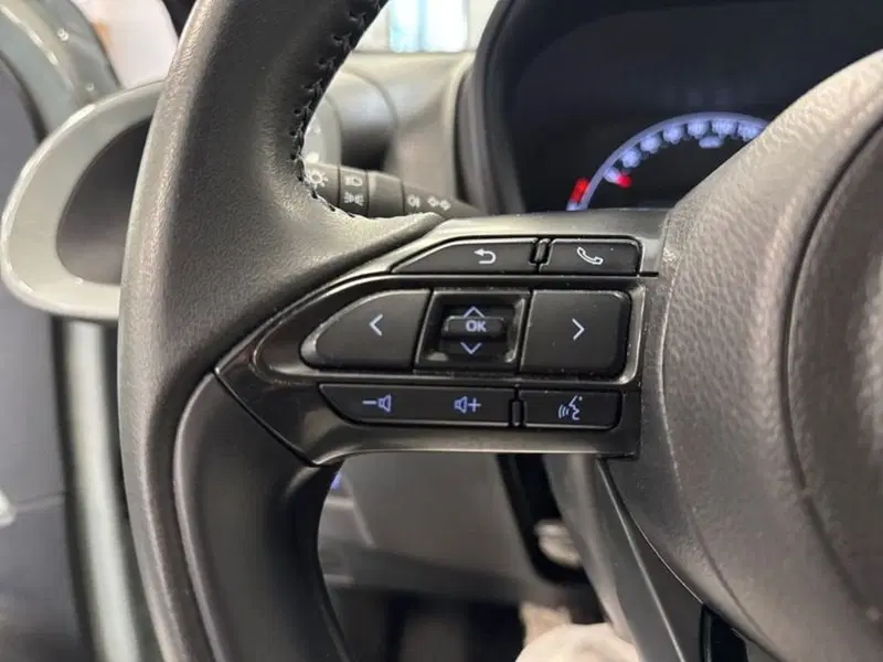 Toyota Aygo X usata a Prato (13)
