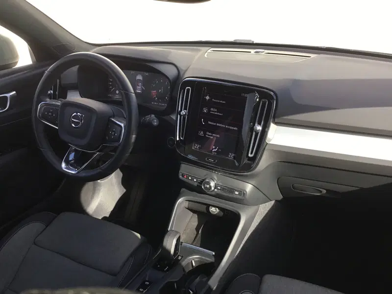 Volvo XC40 usata a Napoli (16)