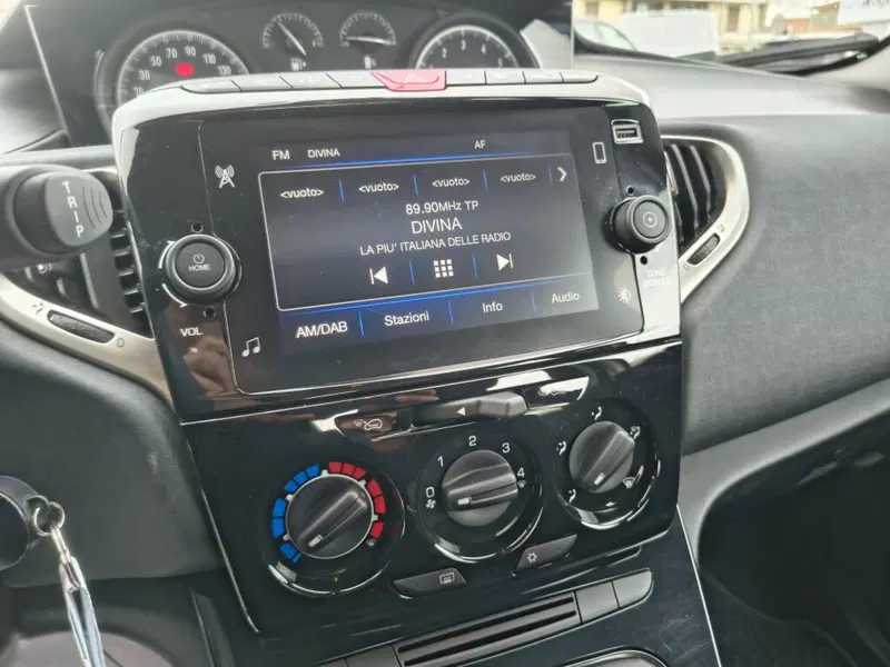 Lancia Ypsilon usata a Firenze (10)