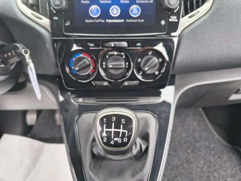 Lancia Ypsilon usata a Firenze (12)