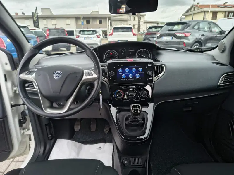 Lancia Ypsilon usata a Firenze (16)