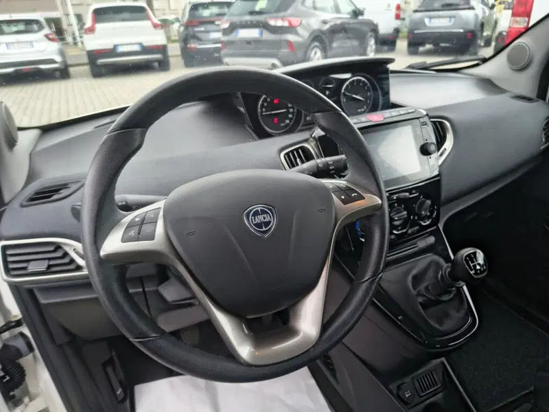 Lancia Ypsilon usata a Firenze (17)