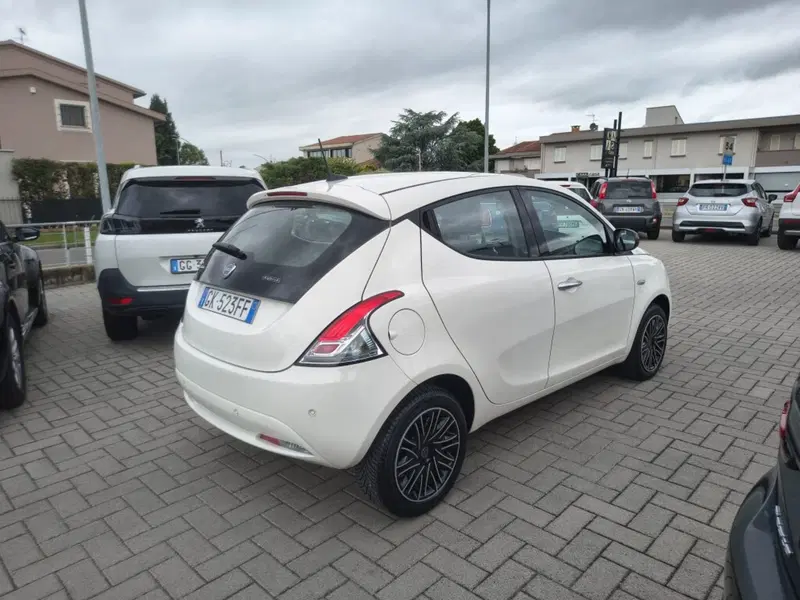 Lancia Ypsilon usata a Firenze (4)