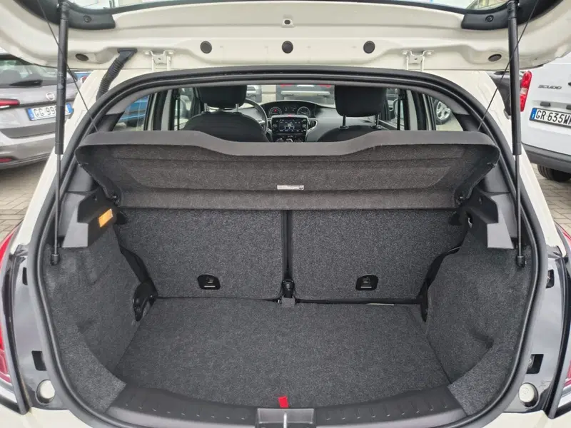 Lancia Ypsilon usata a Firenze (6)