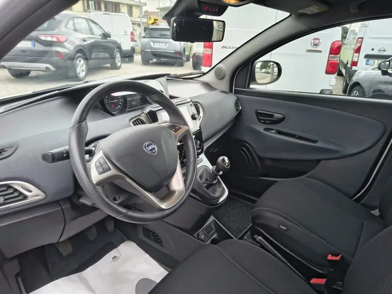 Lancia Ypsilon usata a Firenze (7)