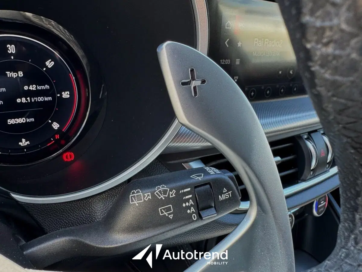 Alfa Romeo Stelvio usata a Bari (12)