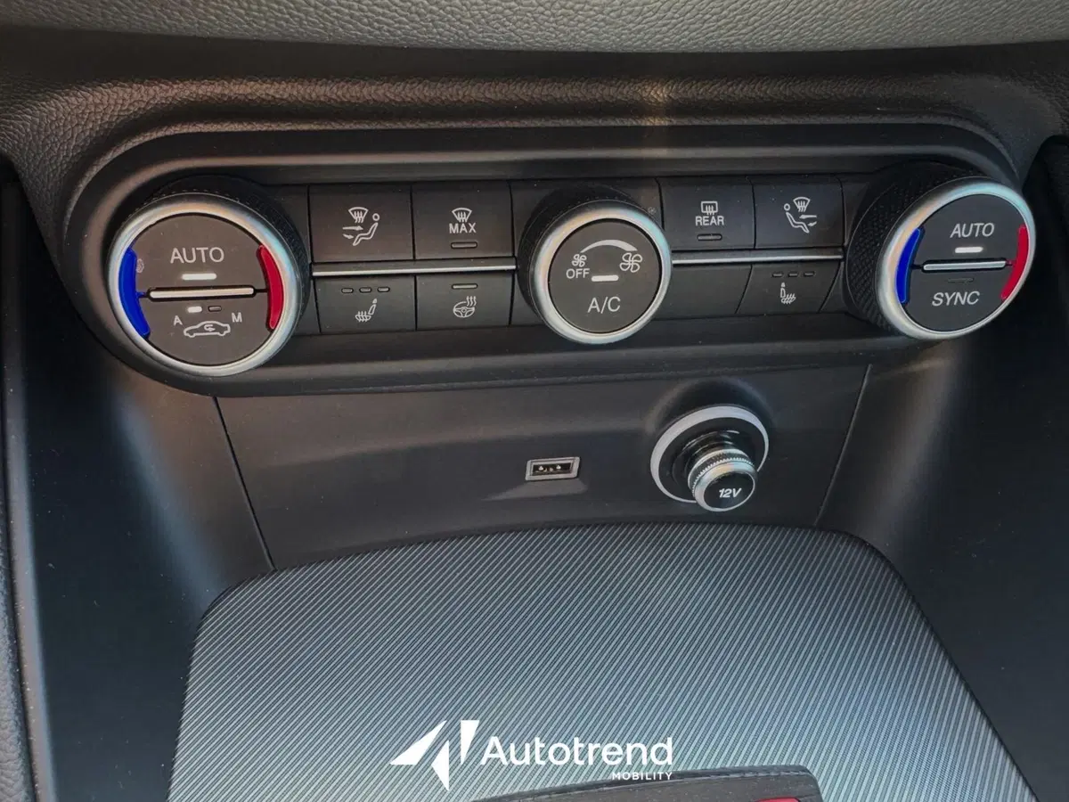 Alfa Romeo Stelvio usata a Bari (15)
