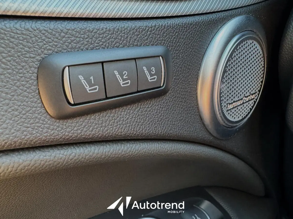 Alfa Romeo Stelvio usata a Bari (17)