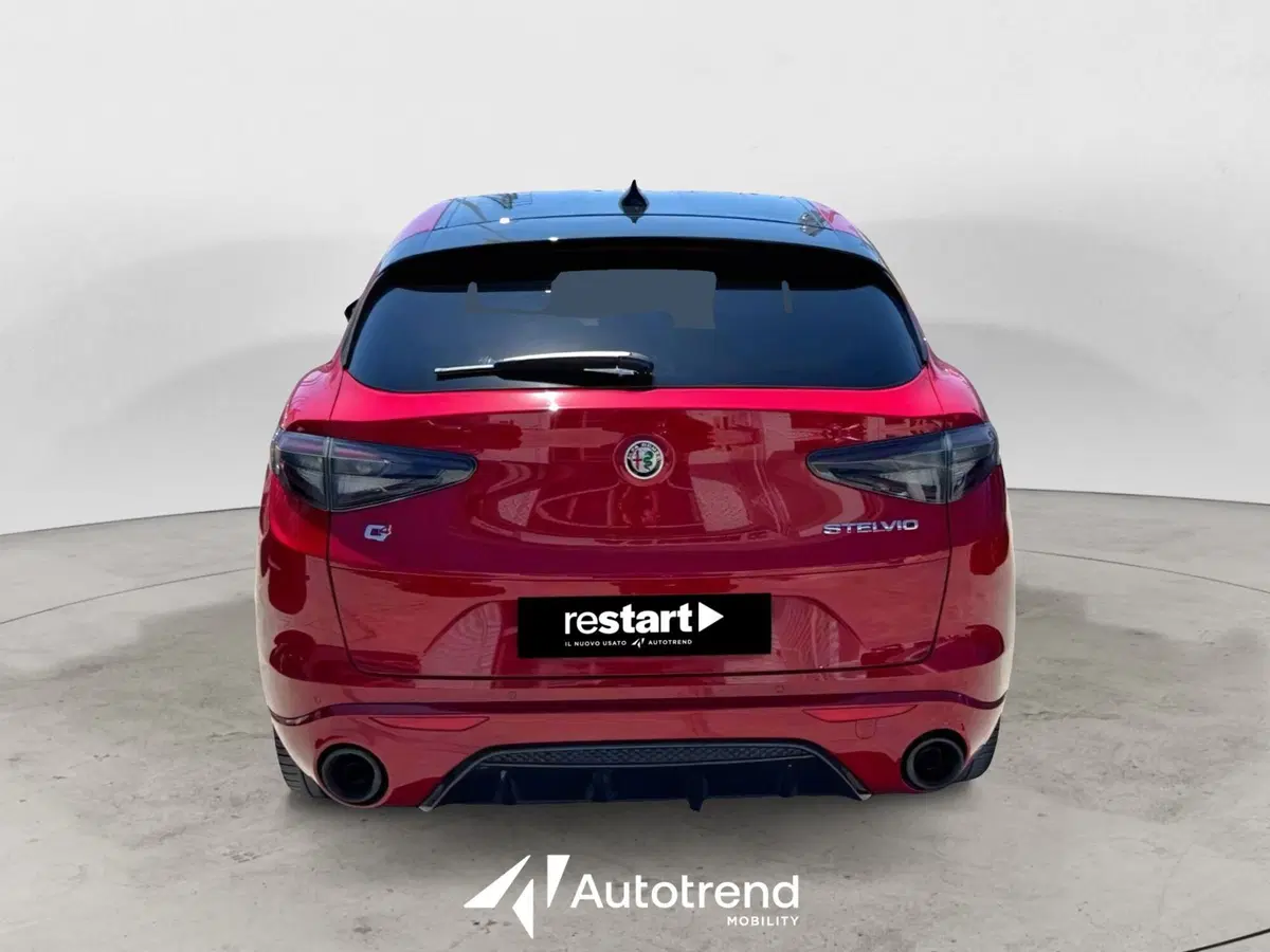 Alfa Romeo Stelvio usata a Bari (4)