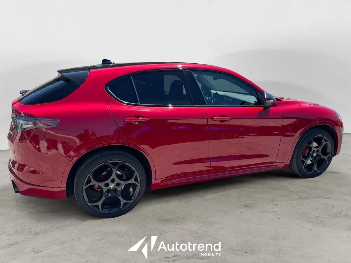 Alfa Romeo Stelvio usata a Bari (5)