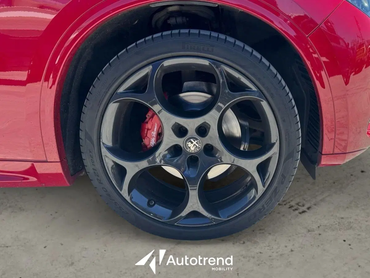 Alfa Romeo Stelvio usata a Bari (6)