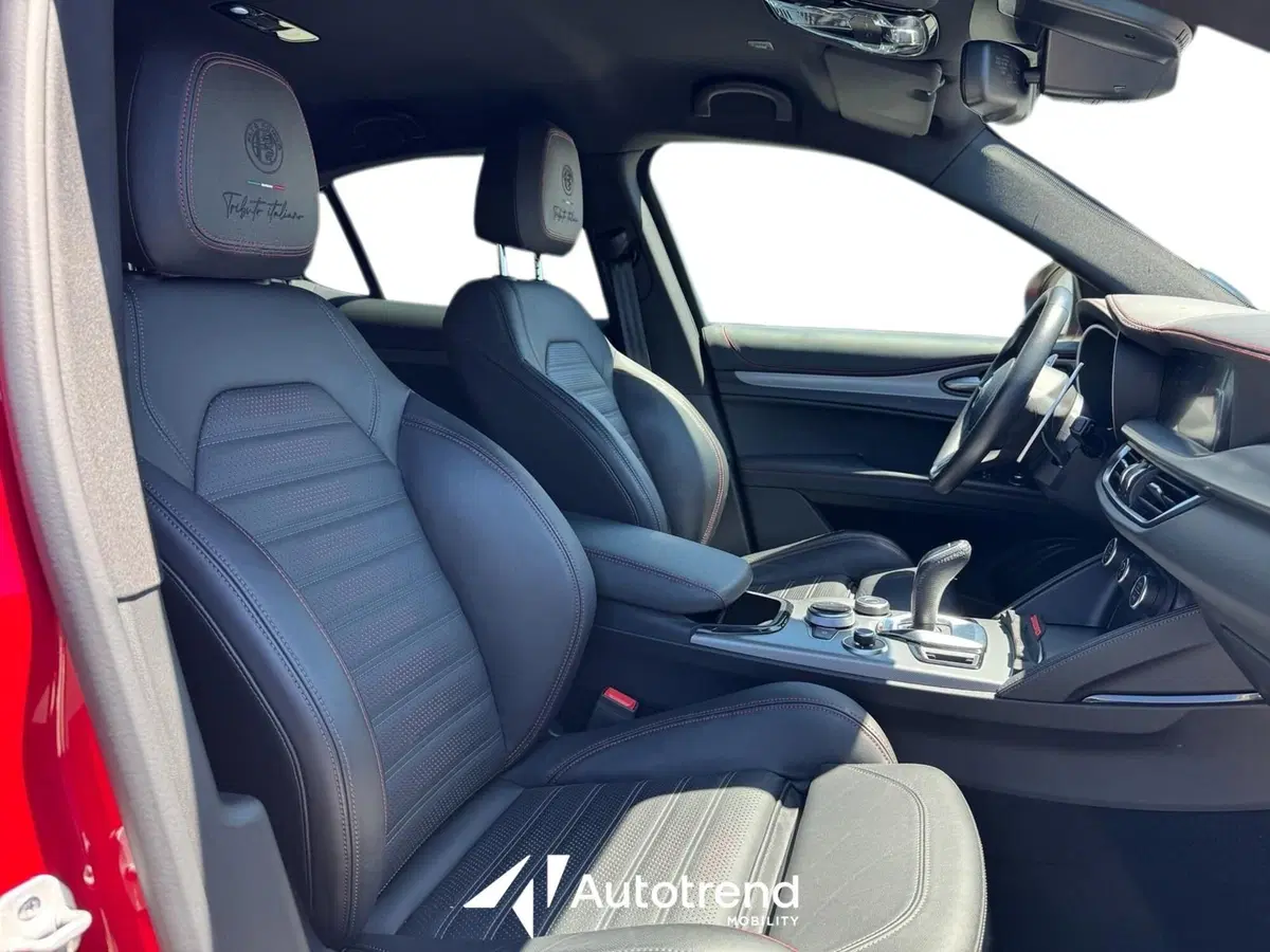 Alfa Romeo Stelvio usata a Bari (8)