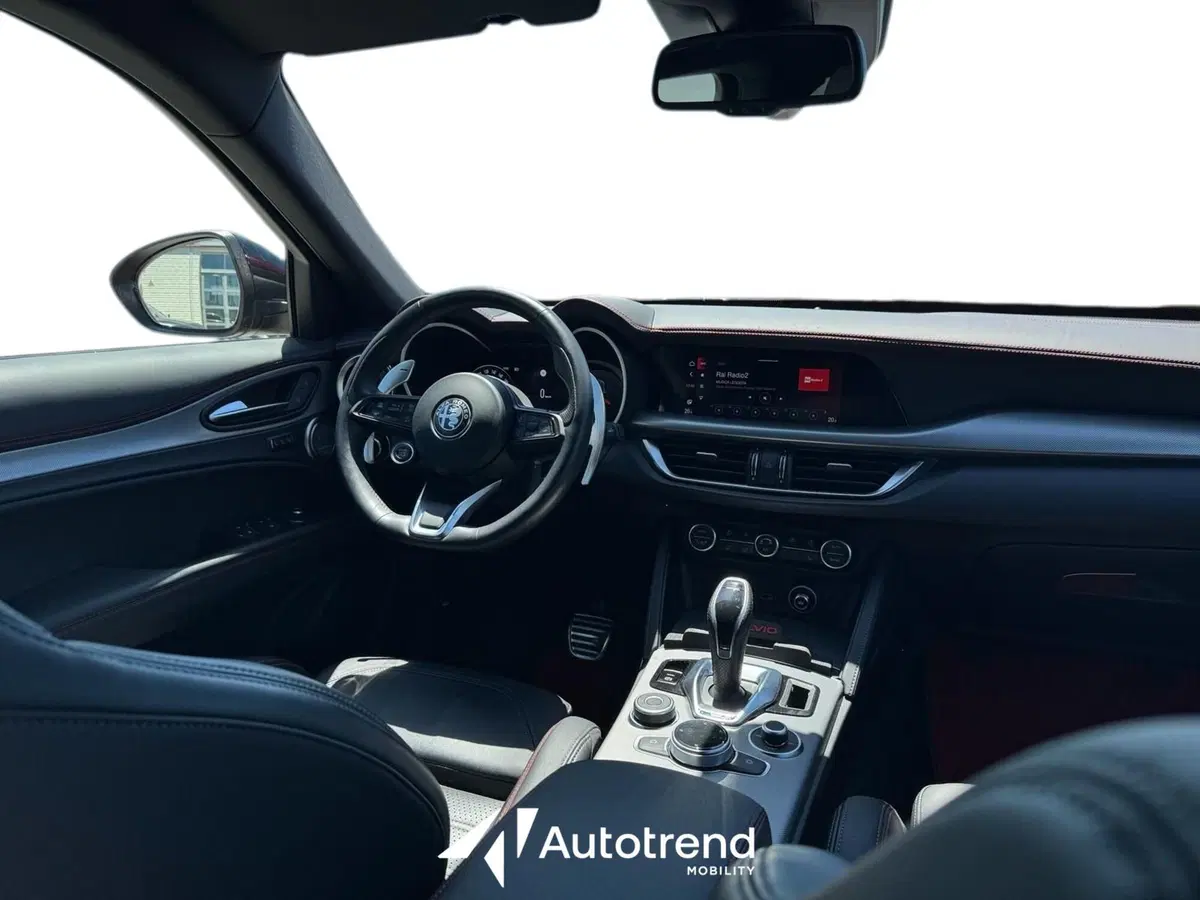 Alfa Romeo Stelvio usata a Bari (9)