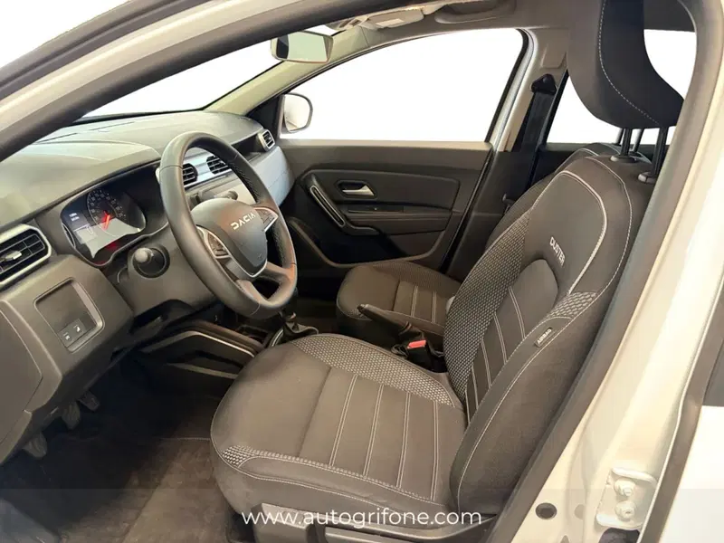 Dacia Duster usata a Modena (9)