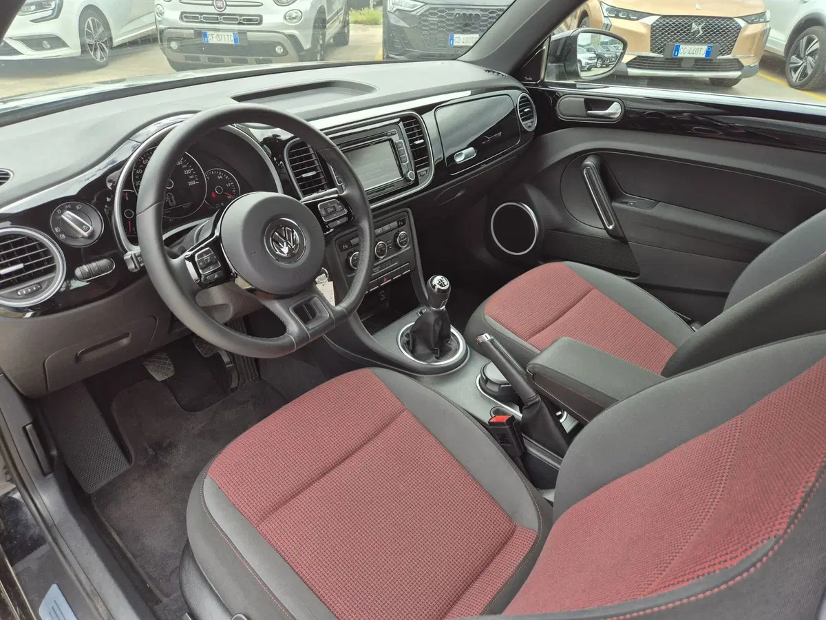 Volkswagen Maggiolino usata  (6)