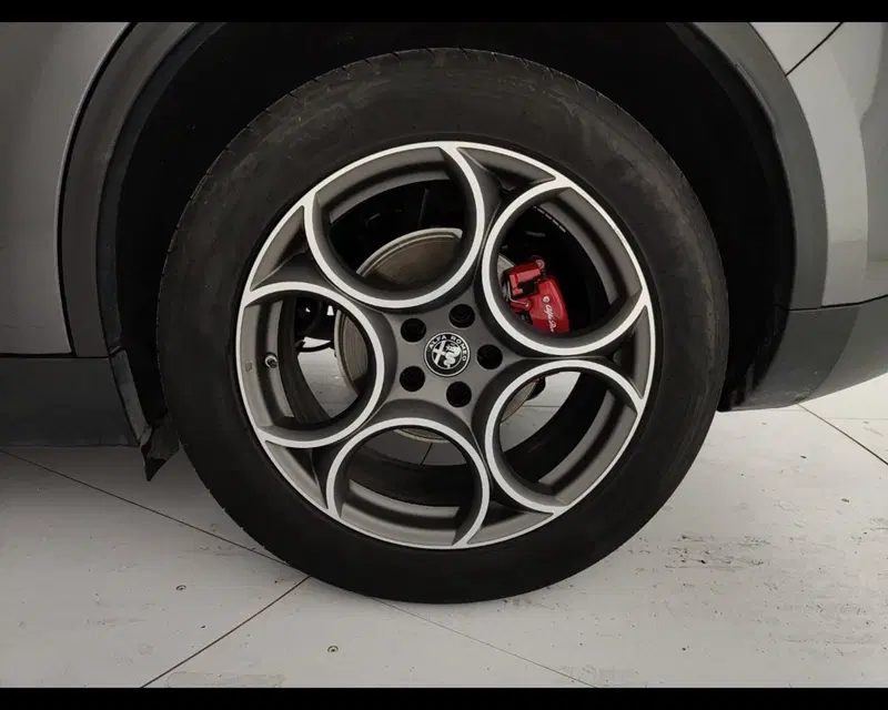 Alfa Romeo Stelvio usata a Caserta (12)
