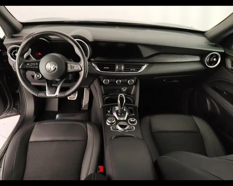 Alfa Romeo Stelvio usata a Caserta (15)