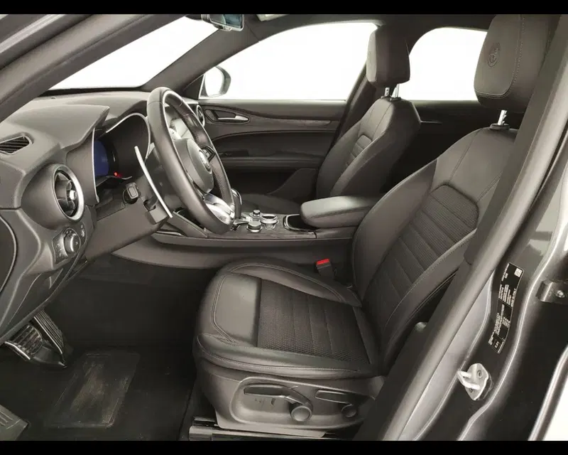 Alfa Romeo Stelvio usata a Caserta (16)