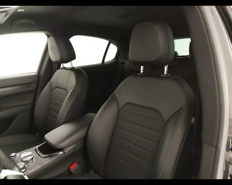 Alfa Romeo Stelvio usata a Caserta (17)