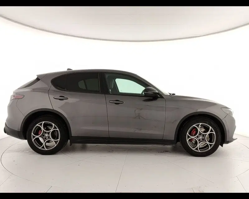 Alfa Romeo Stelvio usata a Caserta (8)