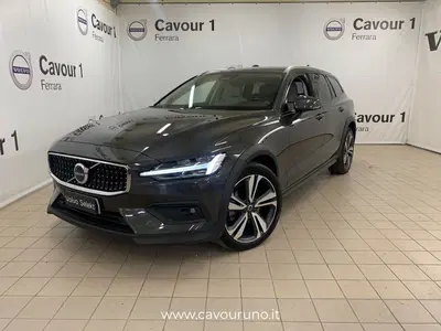 Volvo V60 Cross Country 2.0 b4 Plus awd auto del 2022 usata a Ferrara