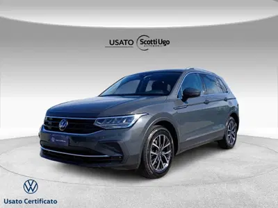 Volkswagen Tiguan 2.0 TDI SCR Life del 2023 usata a Castelfiorentino