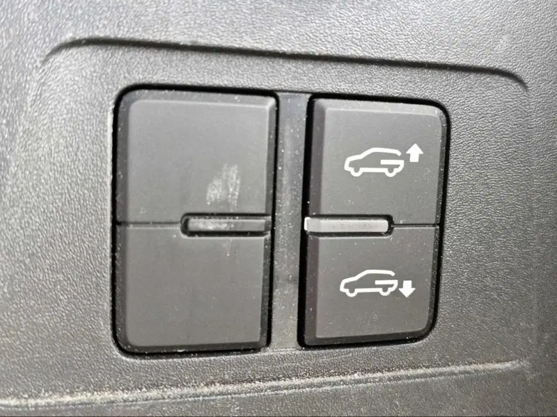Volkswagen Touareg usata a Livorno (17)