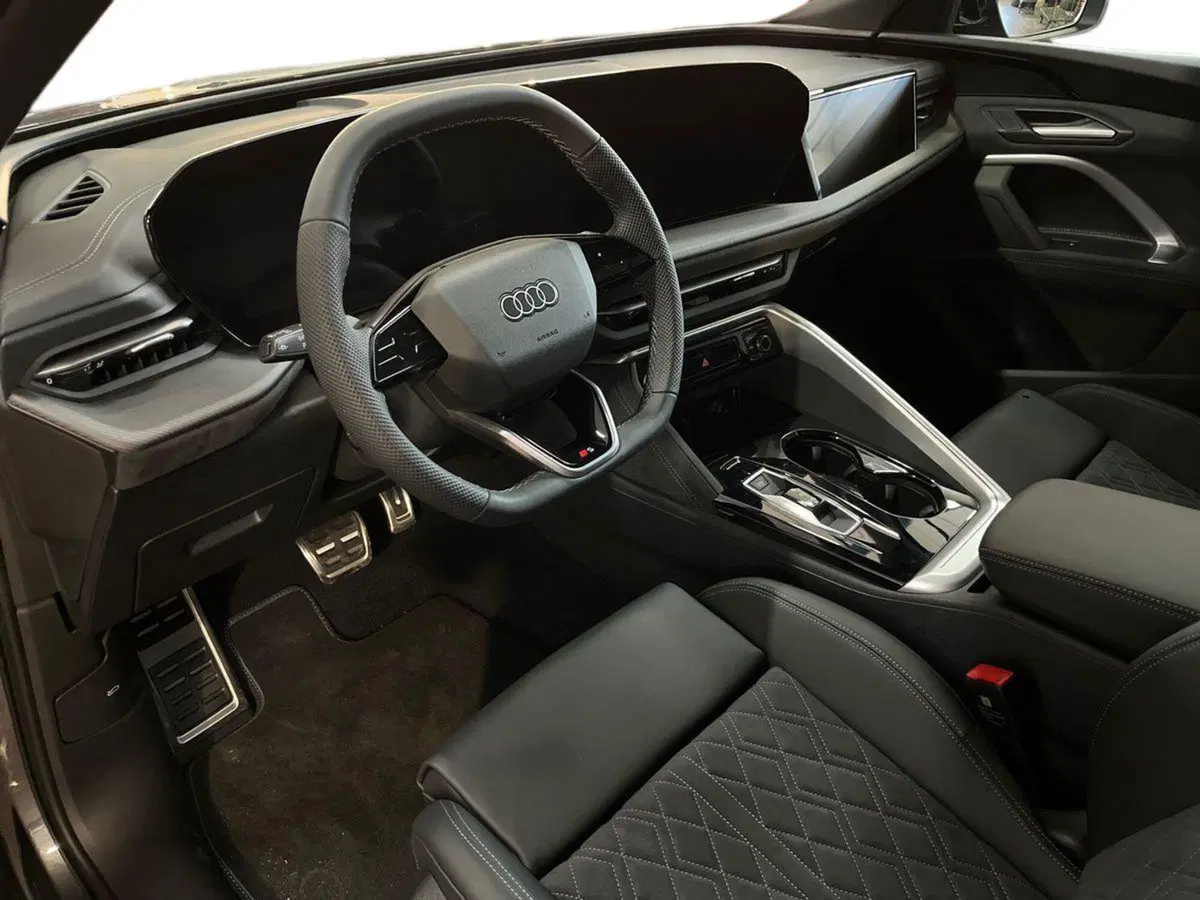 Audi Q5 Sportback nuova a Bari (10)