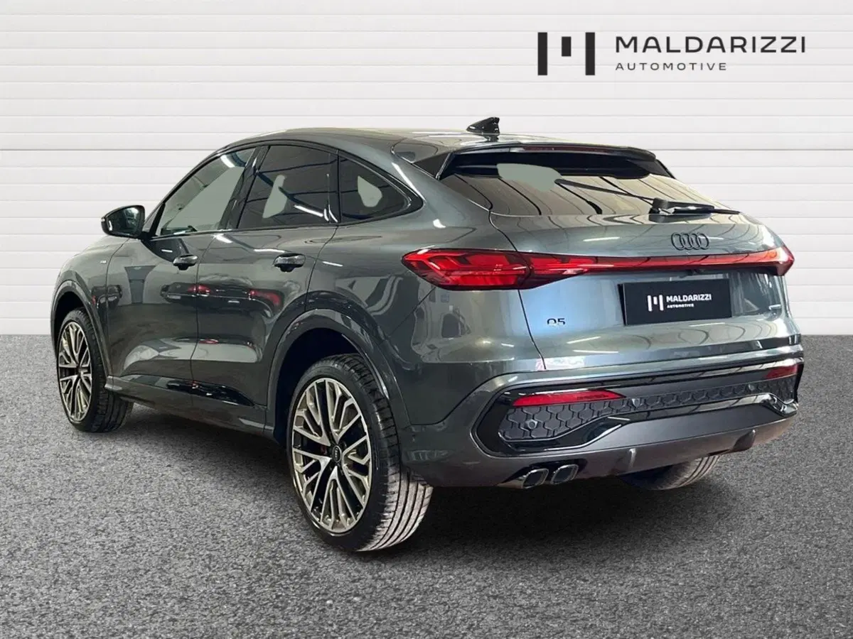 Audi Q5 Sportback nuova a Bari (4)