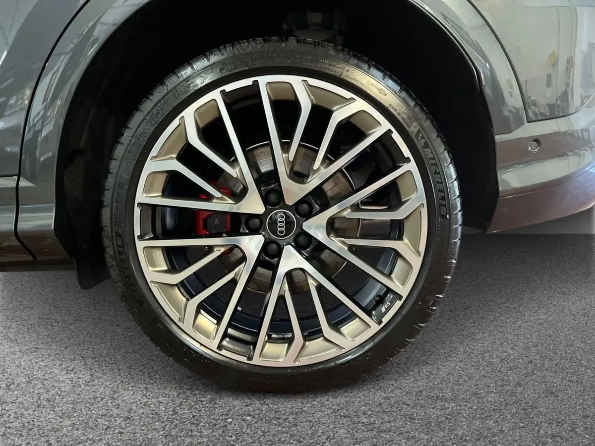 Audi Q5 Sportback nuova a Bari (6)