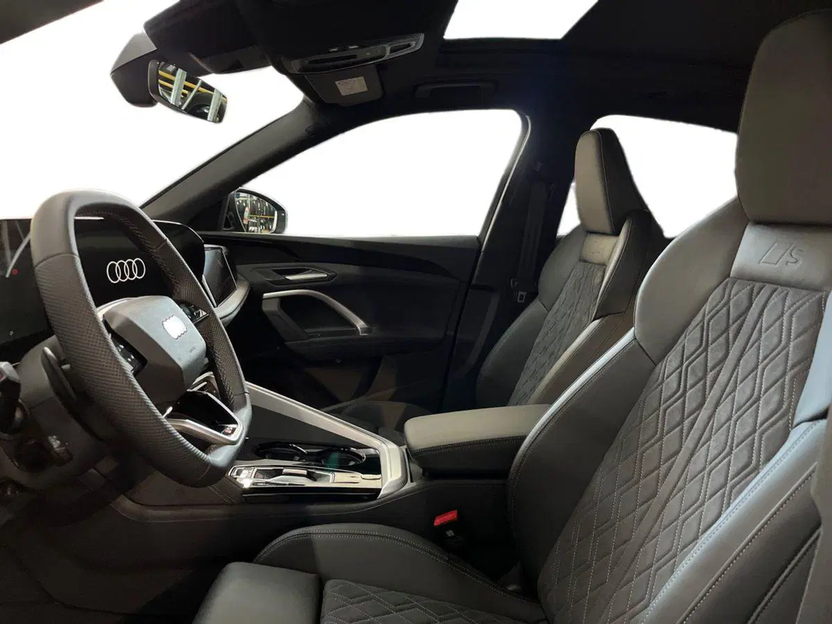 Audi Q5 Sportback nuova a Bari (7)