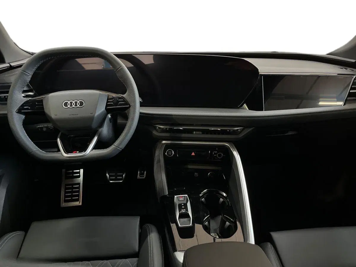 Audi Q5 Sportback nuova a Bari (8)