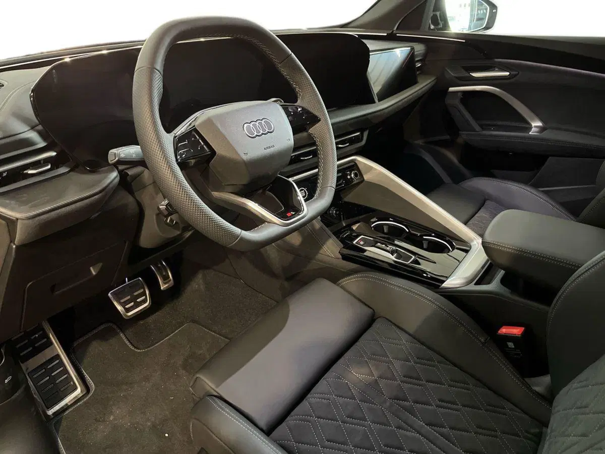 Audi Q5 Sportback nuova a Bari (10)