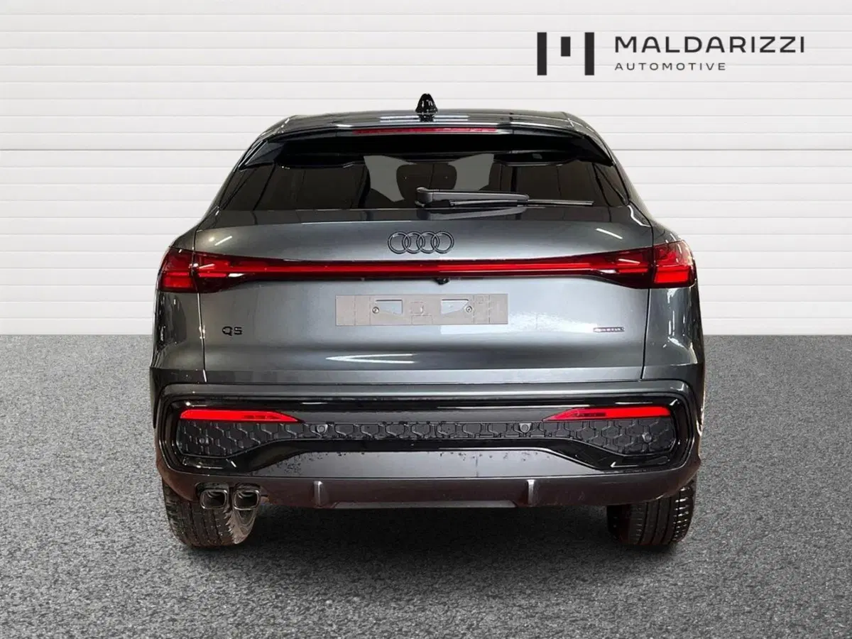 Audi Q5 Sportback nuova a Bari (3)