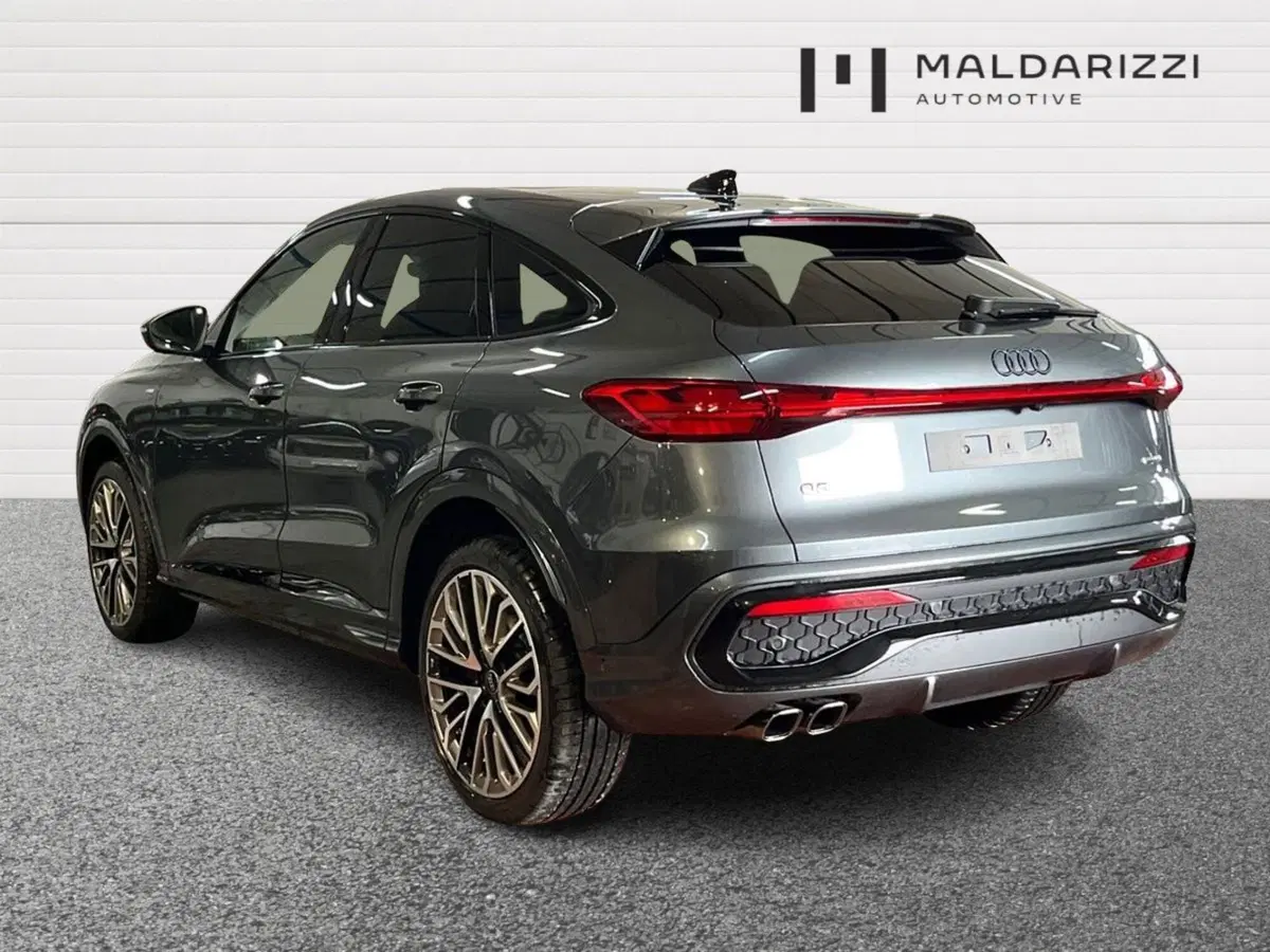Audi Q5 Sportback nuova a Bari (4)